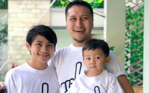 Ajari Sang Putra Jadi 'Penjilat', Arie Untung Justru Banjir Pujian