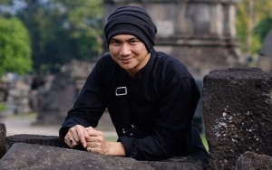 Romantis, Anji Nyanyikan Lagu 'Dia' di Pernikahan Rizal Armada