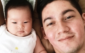 Imut Meski Pose Tinju, Pipi Gembul Bayi Samuel Zylgwn Bikin Netter Gemas