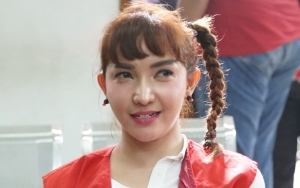 Roro Fitria Dibully Pesan Narkoba Pakai Nama Ibu, Rambut Dikepang Manja Bikin Salah Fokus