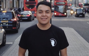 Tulus Unggah Foto Bahagia Usai Mampir ke Rumah Siti Nurhaliza, Tubuh kurusnya Jadi Perhatian