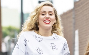 Bantu Anak Imigran di AS, Miley Cyrus Lakukan Penggalangan Dana