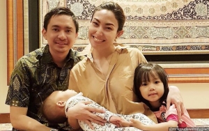 Lihat Anak dan Suami Tidur Pulas, Ayu Dewi Malah Cemburu dengan Benda Ini