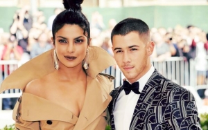 Terbang ke Brasil, Nick Jonas-Priyanka Chopra Gandengan Mesra di Bandara