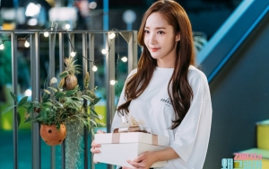 Baiknya Park Min Young Hadiahi Staf 'Why, Secretary Kim?' Kosmetik Mewah