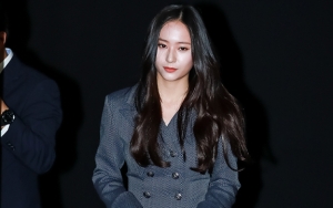 Liburan ke Italia, Krystal Posting Foto Seksi di Atas Kapal