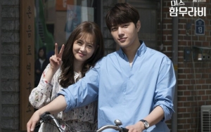 Manis Banget, Go Ara Diam-Diam Pandangi L Infinite Tidur di 'Miss Hammurabi'