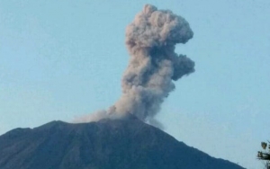 Erupsi Gunung Agung Tidak Membahayakan, Warga Diimbau Tetap Tinggal 