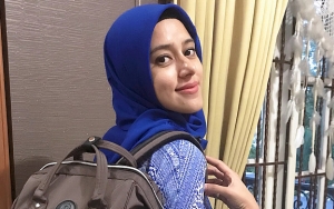 Fokus Pakai Lipstik, Hidung Fairuz A. Rafiq Curi Perhatian Netter
