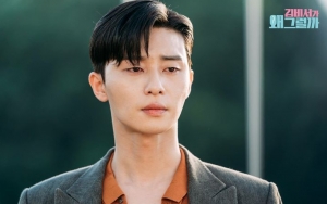 Bukan Setelan Resmi, Kostum Baru Park Seo Joon di 'Why, Secretary Kim?' Bikin Ngakak