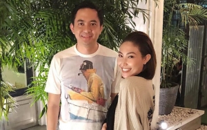 Bawa Tas Wanita Sambil Momong Anak, Suami Ayu Dewi Bikin Netter Salfok