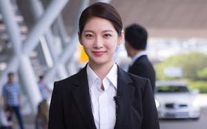Siap-Siap Terpesona Cantiknya Gong Seung Yeon Pakai Gaun Pengantin di 'Are You Human Too?'