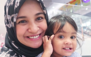 Tebar Senyum Bahagia, Gigi Kelinci Putri Kedua Shireen Sungkar Buat Netter Gemas