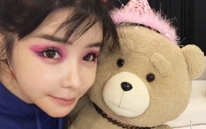 Pamer Foto Hang Out Bareng Teman, Gaya Park Bom Bikin Nostalgia Era 2NE1