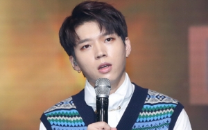 Nyanyikan 'Be Mine', Gantengnya Woohyun Infinite Bikin Meleleh di Pernikahan Kakak