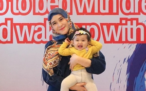 Sang Bayi Sudah Mulai Aktif, Ryana Dea Mulai Kesulitan Ajak Foto Bareng