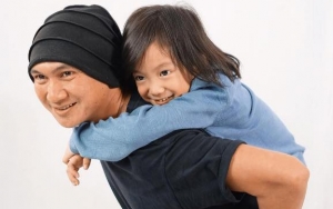 Video YouTube Anji Soal Seleb Tik Tok Bowo Alpenliebe Jadi Trending