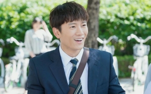 Rasakan Kehadiran Han Ji Min, Ji Sung Lari Cepat ke Atap di 'Familiar Wife'