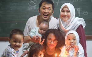 Batalkan Janji Demi Keluarga, Hanung Bramantyo Ajak Lima Anak Wisata Jeep