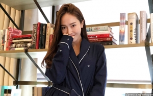 Hadiri amfAR Paris Dinner, Jessica Jung Tampil Seksi Pakai Gaun Transparan