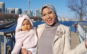 Pamer Foto Keluarga, Netter Salfok Putri Acha Septriasa Dibungkus Bak Kepompong