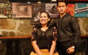 Berfoto Bersama Irfan Sbaztian di Pura Bali, Ely Sugigi 'Disemprot' Netter