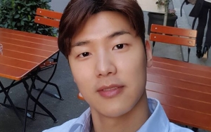 Umumkan Siap Wamil, Kang Min Hyuk Sapa Fans Unggah Foto Ini
