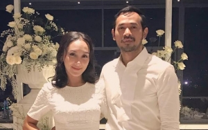 Rayakan 10 Tahun Pernikahan, Romantisnya Oka Antara Sampai Buat Istri Nangis Haru