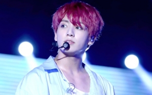 Berani Pegang Lengan Jungkook di Bandara, 'Fans' Ini Bikin Army Geram
