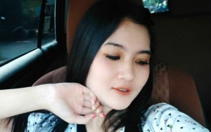 Foto Rambut Terhempas Angin, Pipi Nella Kharisma Curi Perhatian Netter