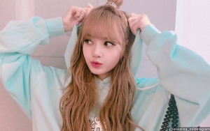Difoto Jisoo Lisa Black Pink Pose Tanpa Celana Di Jalanan Jepang