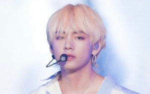 Disorot Karena Pura-Pura Rekam Fans yang Mengikutinya, V BTS Dibela Netter