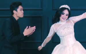Duet Bareng Ramli, Mulan Jameela Bak 'Boneka Barbie' di Video Klip Baru