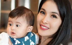 Video Tidur Raphael Bikin Gemas, Sandra Dewi Iseng Tulis Komentar Ini
