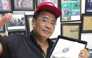 Tajir Melintir, Hotman Paris Hutapea Hadiahi Asisten Dua Mobil Mewah