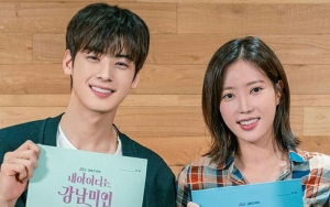 Ditatap Cha Eunwoo, Lim Soo Hyang Senyum Ceria di Poster 'My ID is Gangnam Beauty' 