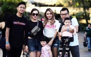 Aurel Nangis Ashanty Gelar Kejutan Ultah di Bandara, Pengasuh Arsy Juga Tulis Ucapan Selamat