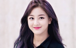 Jihyo Twice Disebut Mirip Sang Ayah di Foto Keluarga Ini, Setuju?