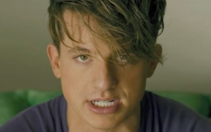 Rilis MV 'The Way I Am', Charlie Puth Perlihatkan Sisi Rapuhnya