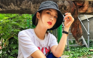 Beredar Foto-Foto Merokok Saat Masih di Bawah Umur, Karier Mei Qi Cosmic Girls Sudah Berakhir?