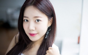 Namjoo Pose Cantik Pakai Dress Pendek, Netter Soroti Bagian Hidung