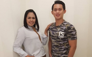 Kerap Foto Romantis Bareng Brondong, Ely Sugigi Curhat Sedih karena Dibully