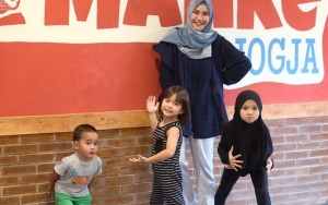 Segera Berangkat Haji, Zaskia Adya Mecca Latih Tinggal Keempat Anaknya