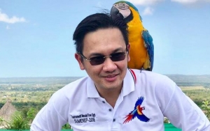 Kunjungi Keluarga Zohri, Farhat Abbas Ikut Aduk Semen Demi Bangun Rumah