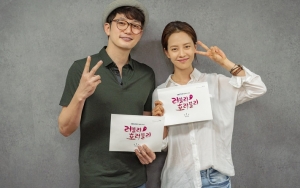 Park Shi Hoo Bengong, Song Ji Hyo Bawa Sekop Sambil Hujan-Hujanan di 'Lovely Horribly'