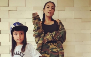 Didiagnosa Leukimia, Foto Putri Denada Cium Pipi Ayahnya Bikin Fans Menangis