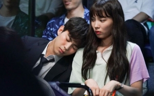 Ngantuk Berat, Hongbin Tidur di Bahu Yoon So Hee di Still Cut 'Witch's Love'
