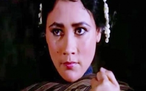 Mirip Banget, Begini Penampilan Tokoh Suzanna di Film Remake 'Bernapas Dalam Kubur'