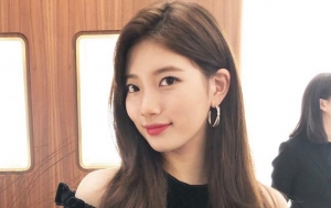 Tampil Anggun Pakai Dress Bunga-Bunga, Cantiknya Suzy di Event Launching Kosmetik