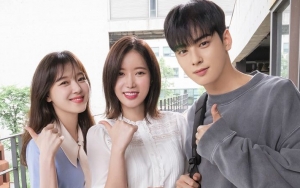 'My ID is Gangnam Beauty' Rilis Foto Ayah dan Ibu Lim Soo Hyang - Cha Eunwoo, Penasaran?